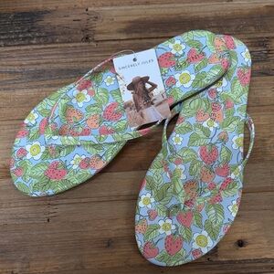 NWT 🍓 🌼 Sincerely Jules Strawberry/Daisy Flip Flops